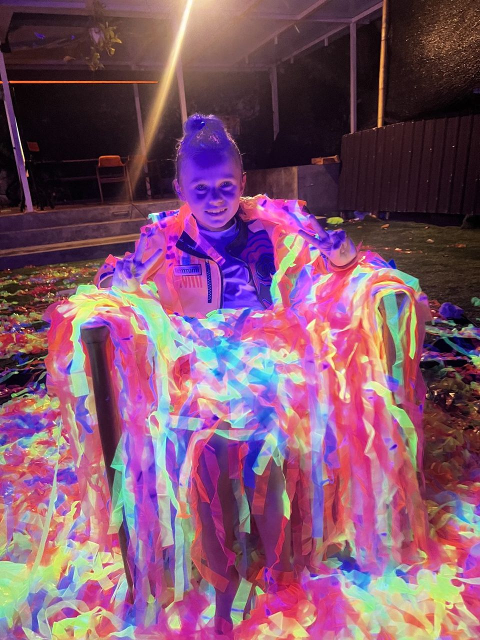 Neon paper show