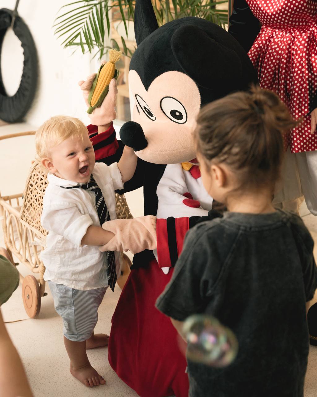 A first birthday built for the photographs, not the toddler — photo 4