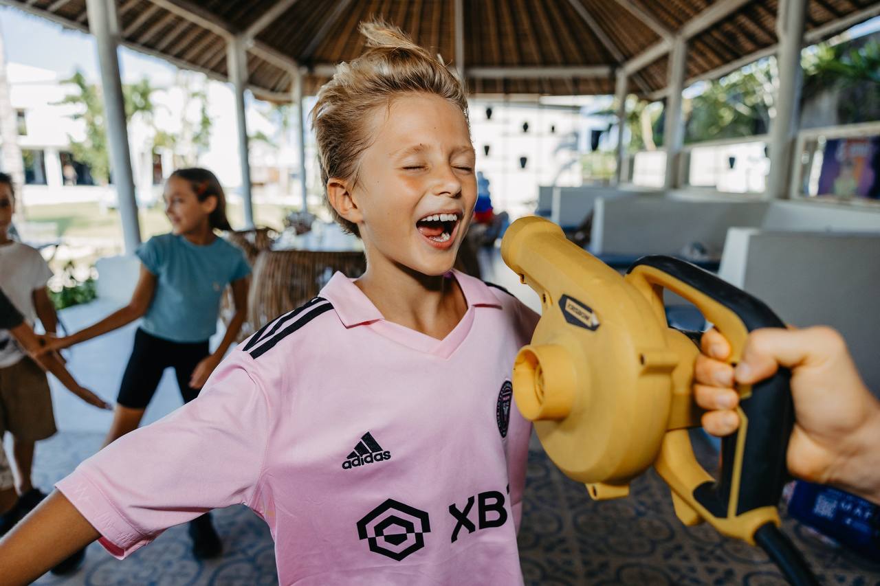 A football birthday on a real pitch, in the family's own kit — photo 8