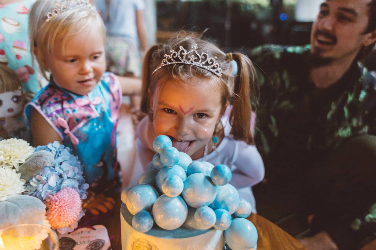 A Frozen party with real snow, in thirty degrees — photo 8