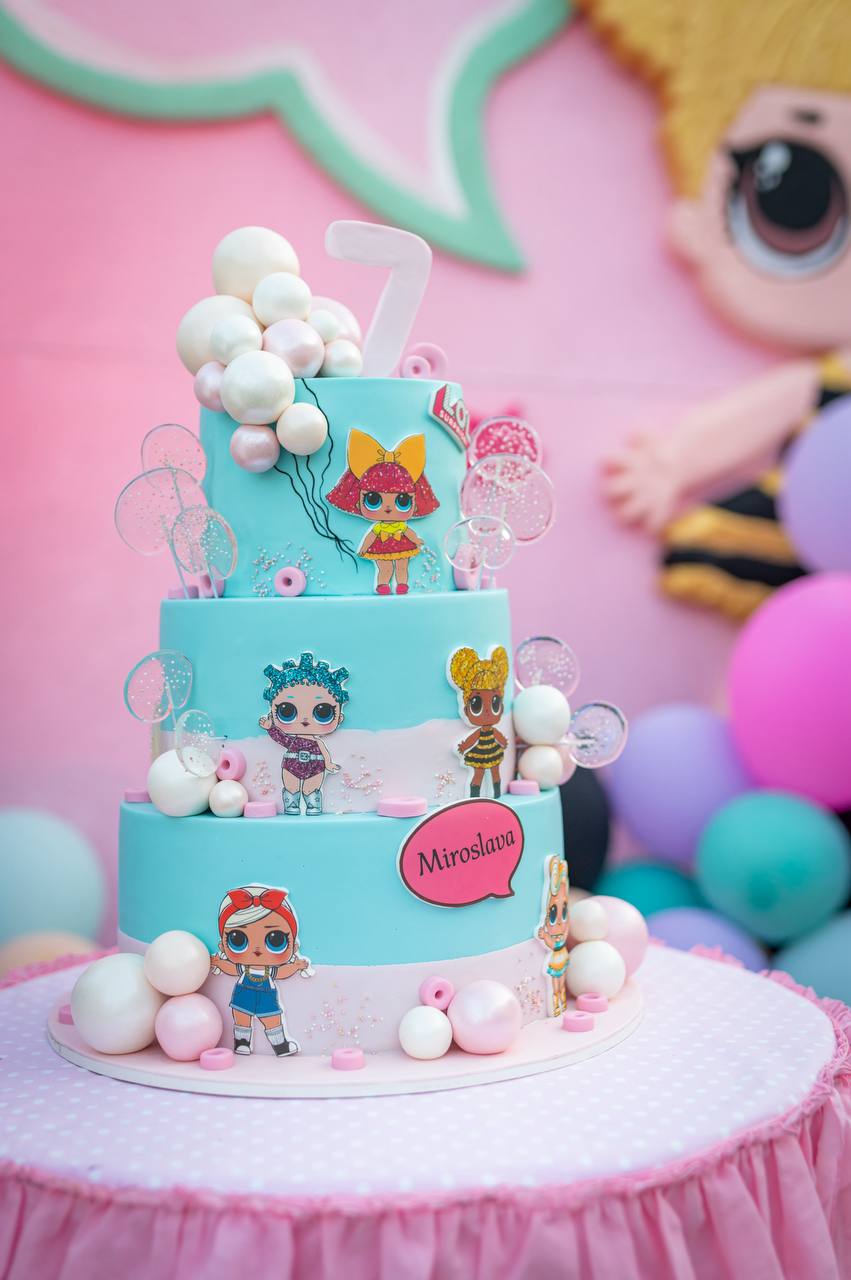 An L.O.L. birthday with the dolls carved at her own height — photo 4