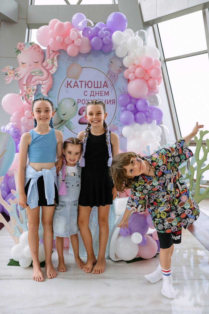 A mermaid party built indoors, in cool air — photo 6