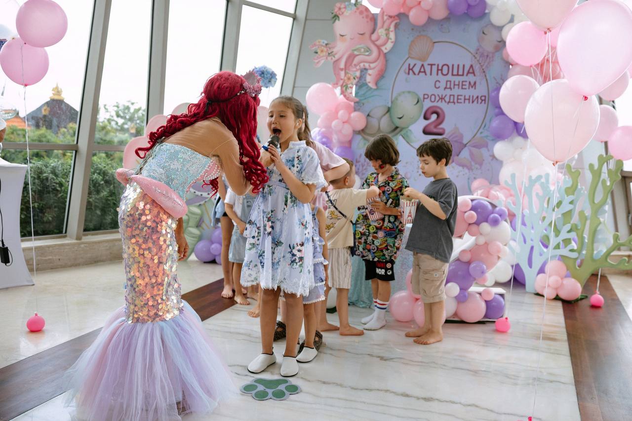 A mermaid party built indoors, in cool air — photo 7